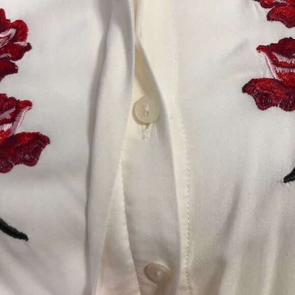 Cupcakes & Cashmeres Kimberly Embroidered Rose - Picture 7 of 11